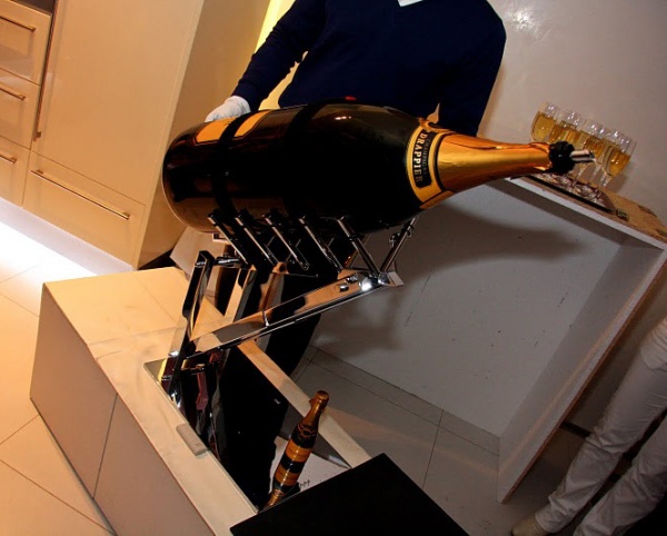 Verzamelen Nutteloos Raap bladeren op Drappier Champagne – 30 Liter Bottle - Wine Ponder